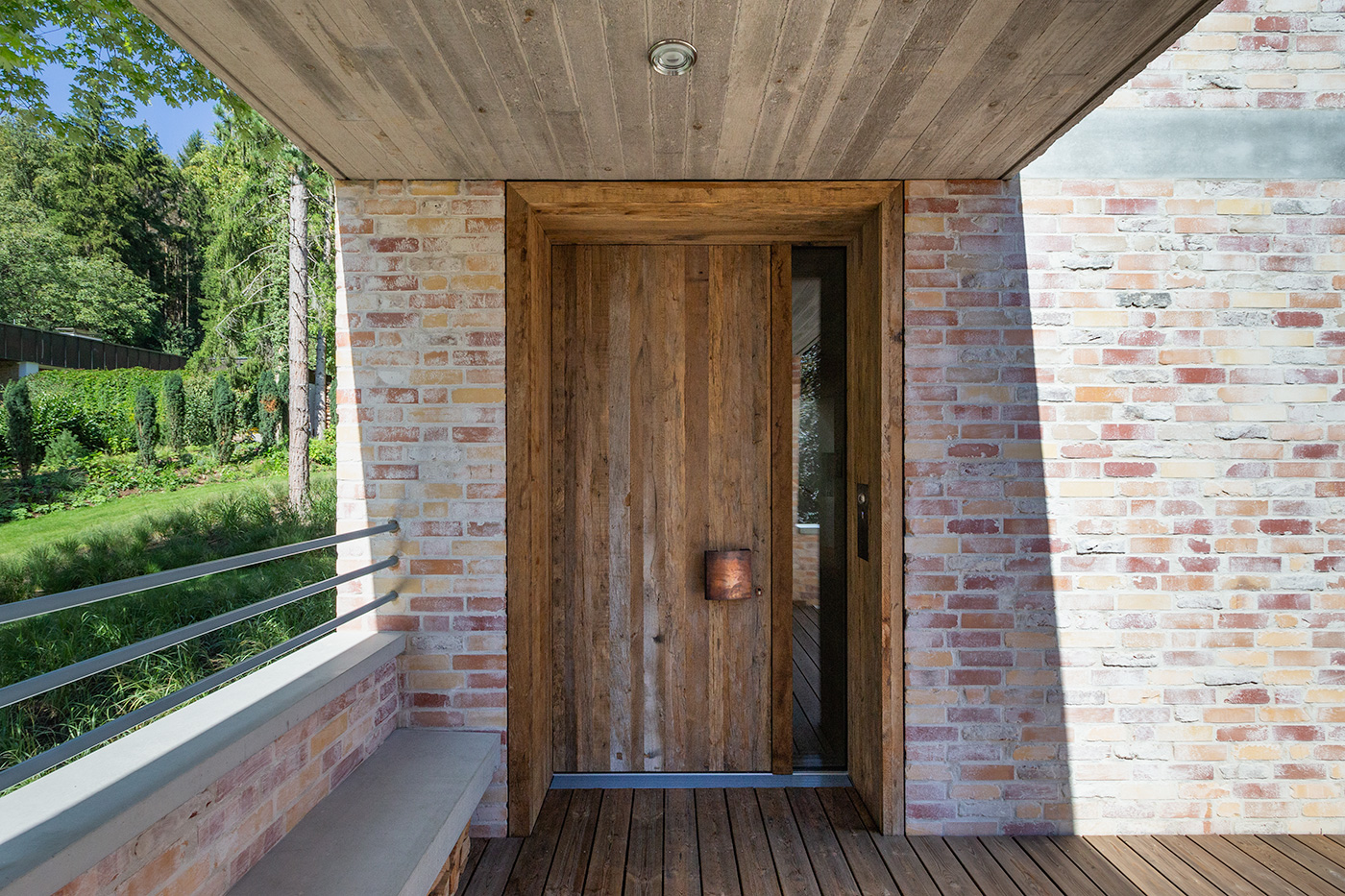 Eiche Eingangstür mit Altholz Türblatt und Futter, flächenbündige Ausführung (innen und außen)